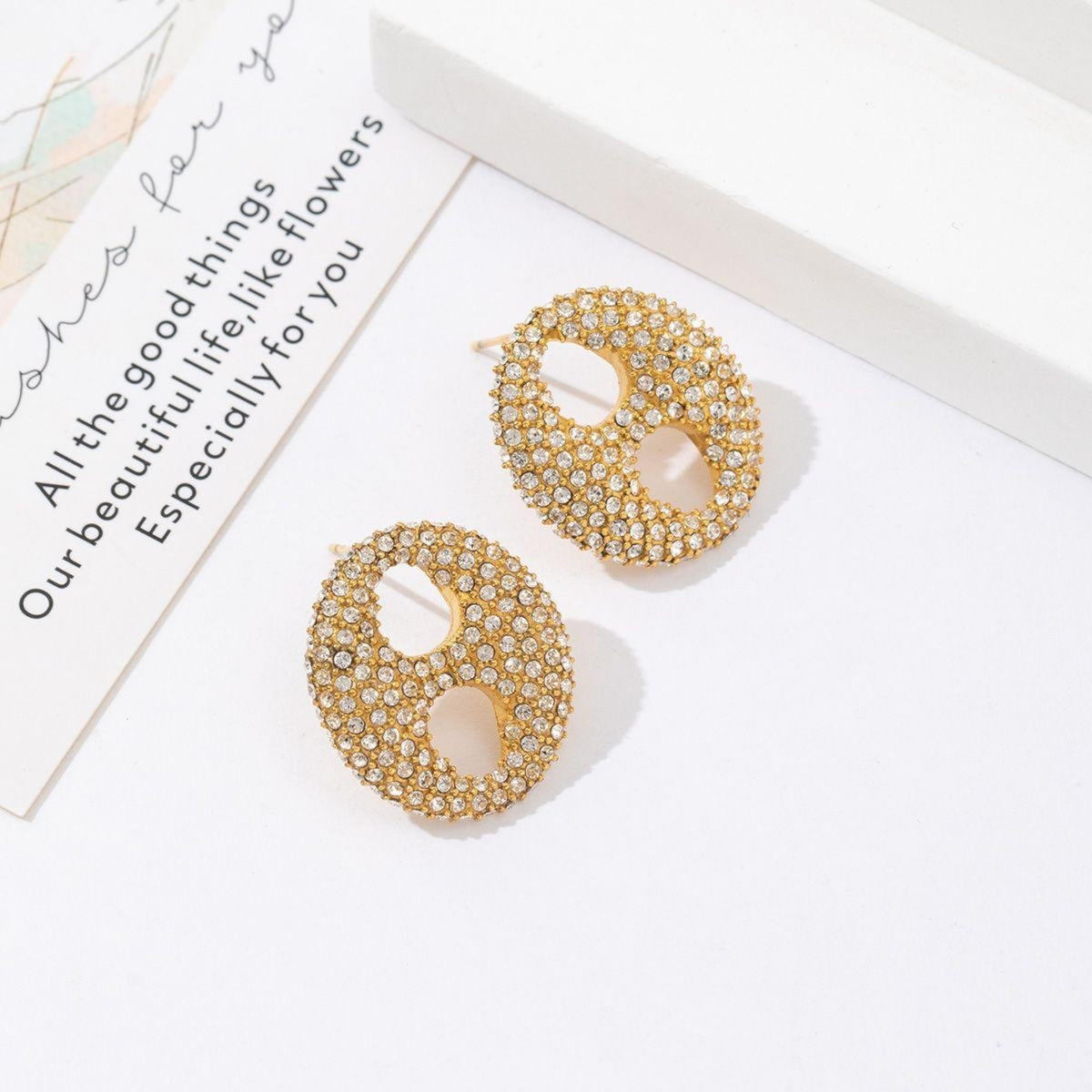 Strassy peace studs oorbellen Goud SOFIZARE