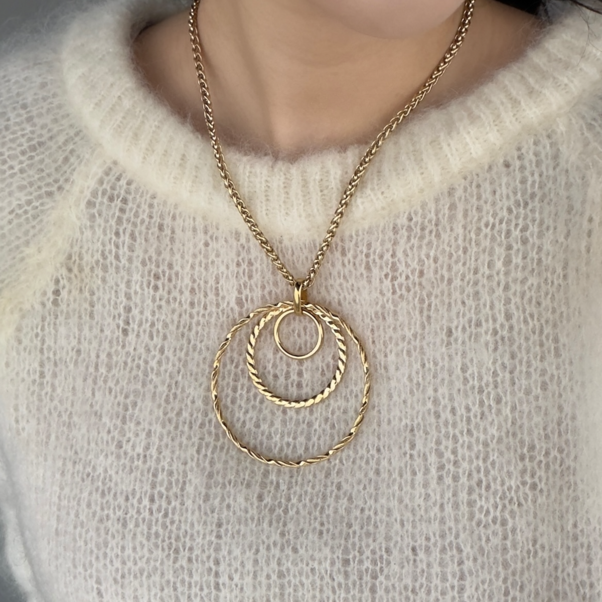 Triple circle statement ketting Goud SOFIZARE