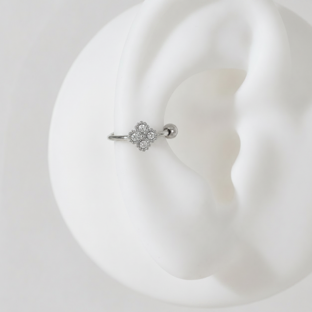 Zilveren Bloem Earcuff